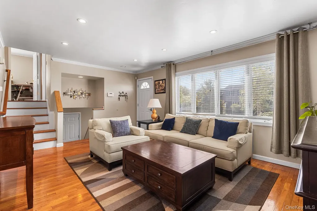 40 Garnet Lane Plainview NY 11803