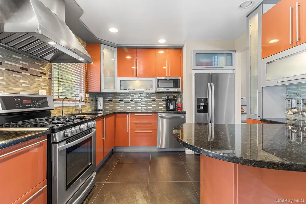 40 Garnet Lane Plainview NY 11803