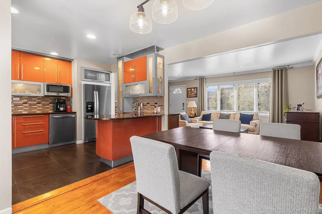40 Garnet Lane Plainview NY 11803