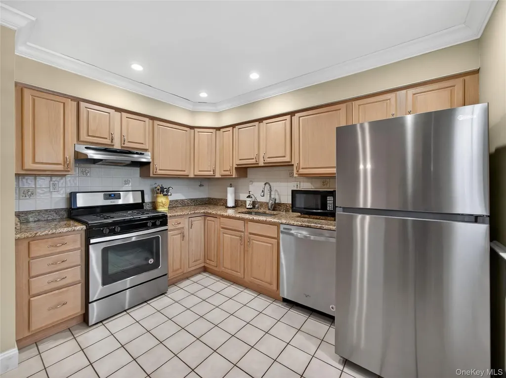 68 Bon Aire Circle Suffern NY 10901