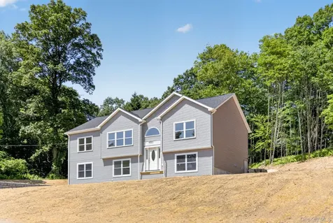 592 Ludingtonville Road Holmes NY 12531