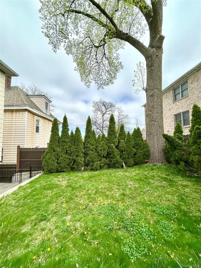164 Rossiter Avenue Yonkers NY 10701
