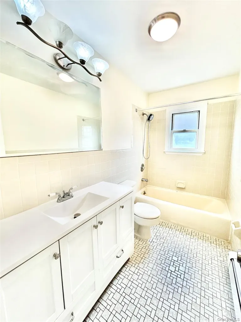 164 Rossiter Avenue Yonkers NY 10701
