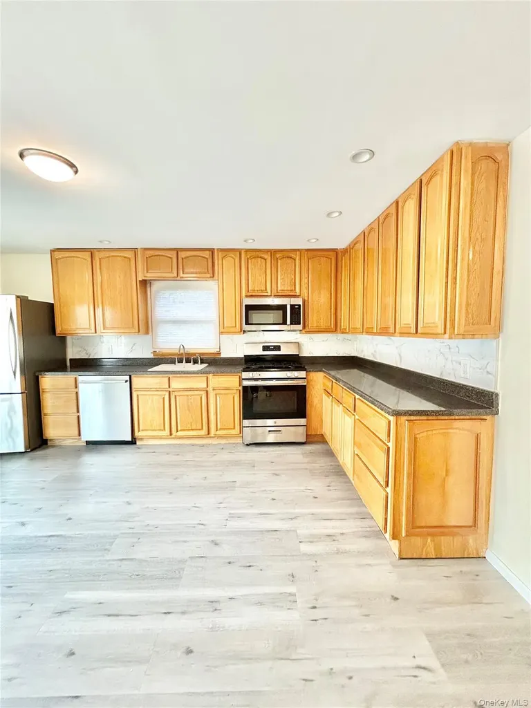 164 Rossiter Avenue Yonkers NY 10701