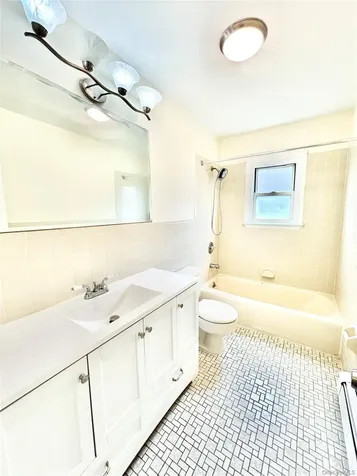 164 Rossiter Avenue Yonkers NY 10701