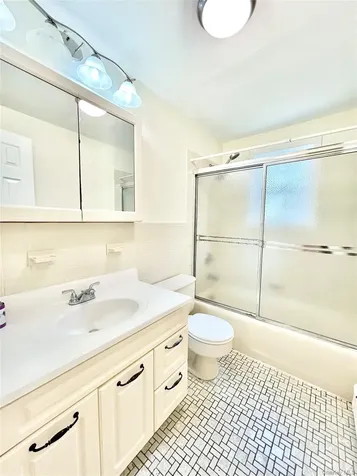 164 Rossiter Avenue Yonkers NY 10701