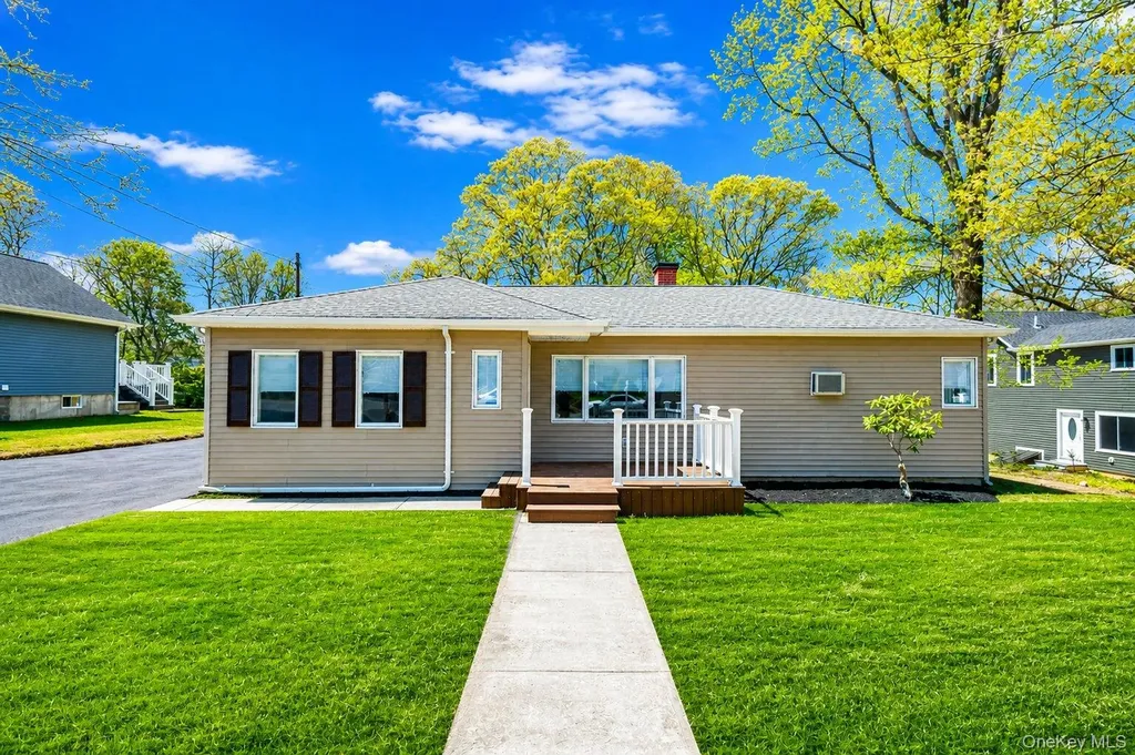 94 Rosemary Lane Centereach NY 11720