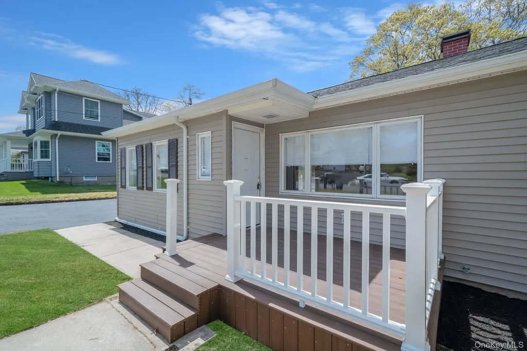 94 Rosemary Lane Centereach NY 11720