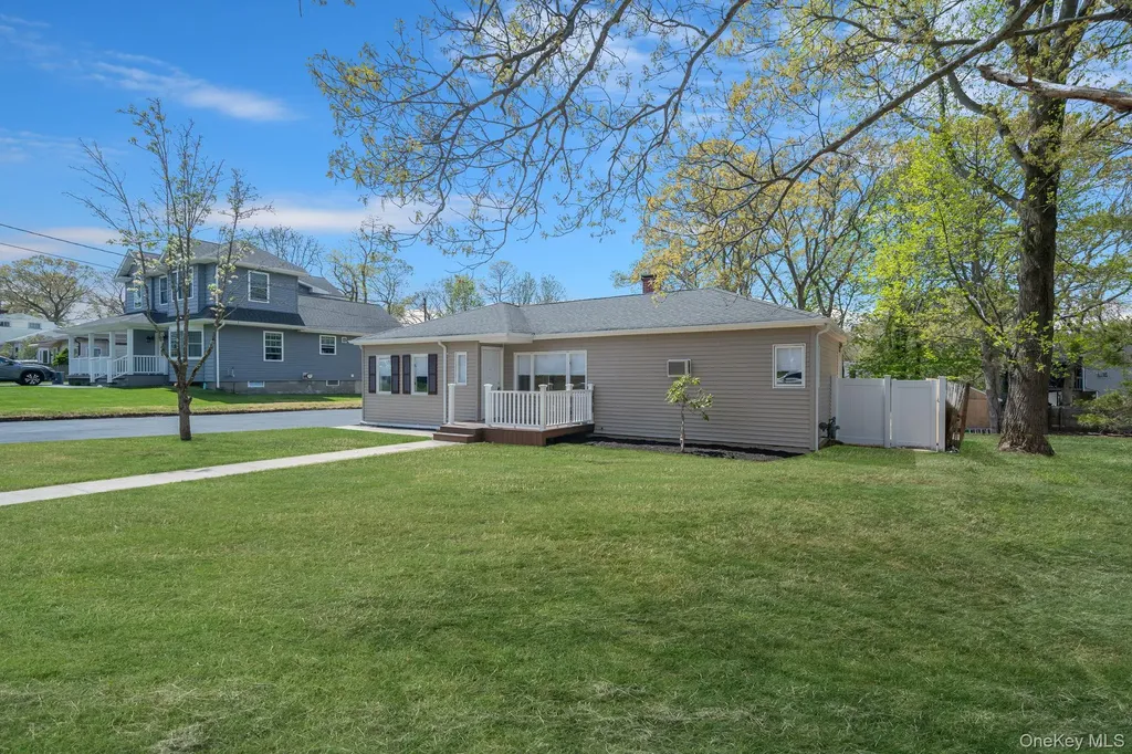 94 Rosemary Lane Centereach NY 11720