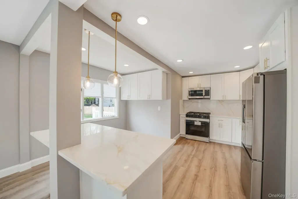 94 Rosemary Lane Centereach NY 11720