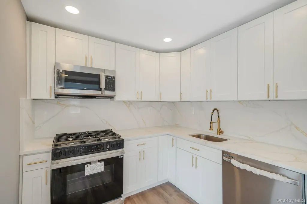 94 Rosemary Lane Centereach NY 11720