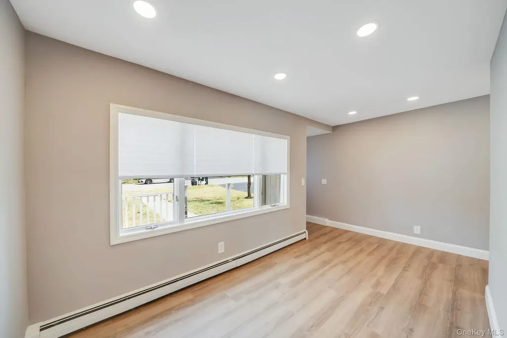 94 Rosemary Lane Centereach NY 11720