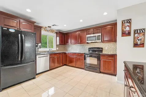 100 Fairmont Road Mahopac NY 10541