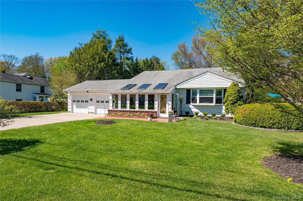 23 Clearbrook Drive Smithtown NY 11787