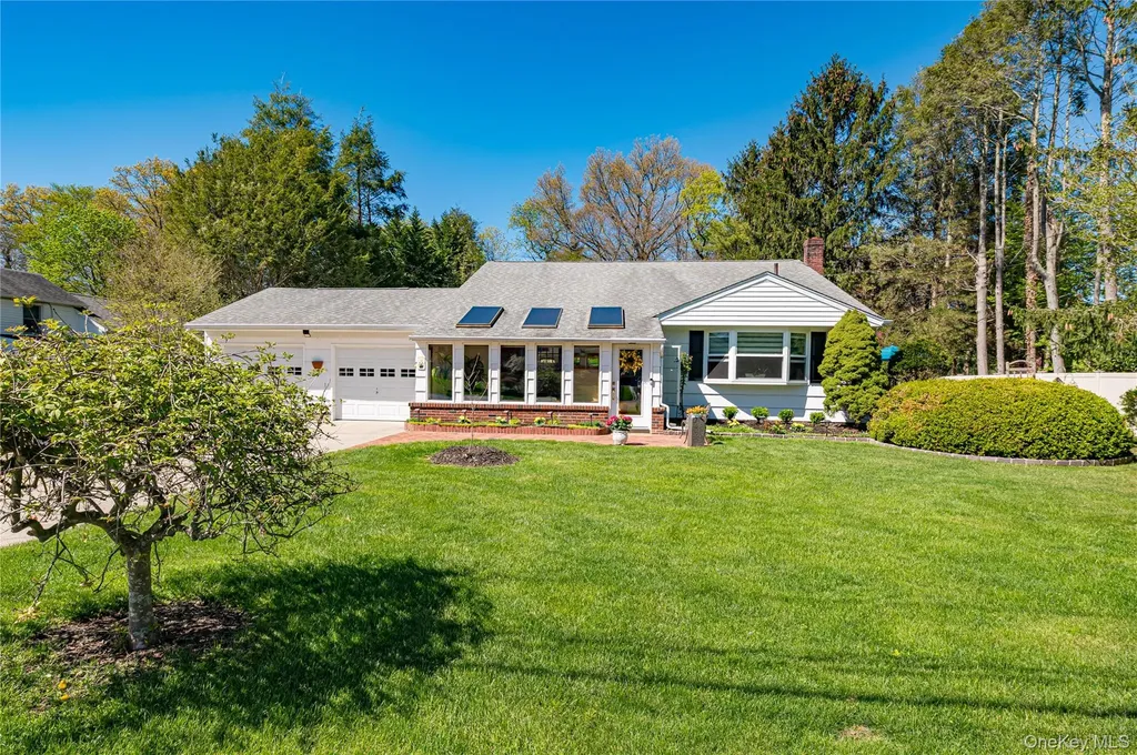 23 Clearbrook Drive Smithtown NY 11787