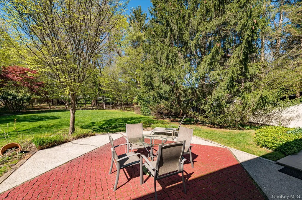 23 Clearbrook Drive Smithtown NY 11787
