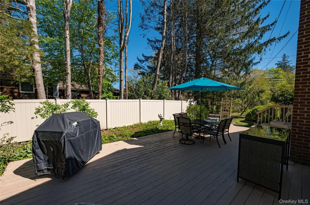 23 Clearbrook Drive Smithtown NY 11787