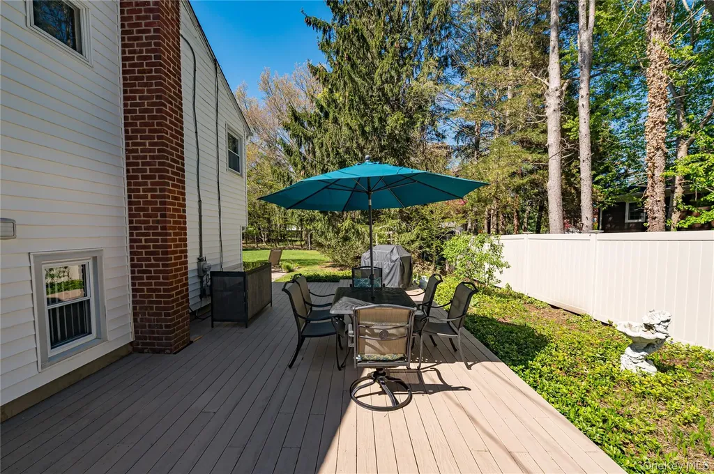 23 Clearbrook Drive Smithtown NY 11787