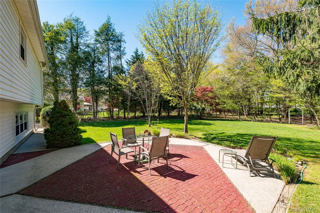 23 Clearbrook Drive Smithtown NY 11787
