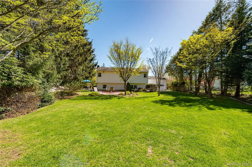 23 Clearbrook Drive Smithtown NY 11787