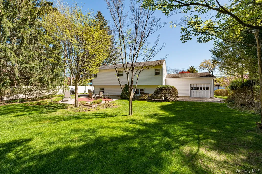 23 Clearbrook Drive Smithtown NY 11787