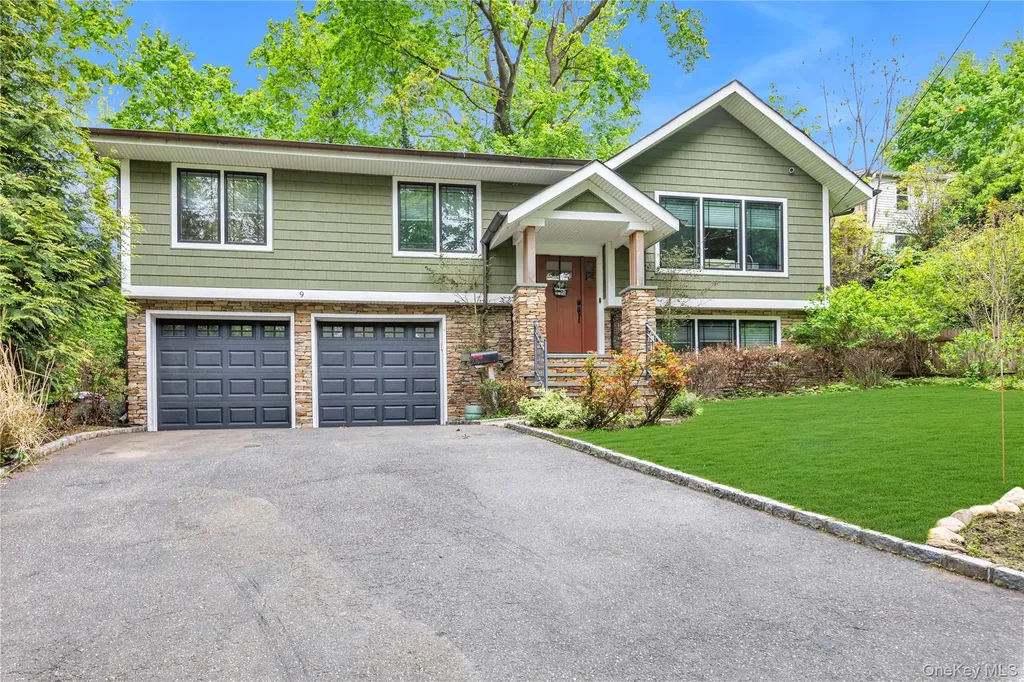 9 Winding Way Sea Cliff NY 11579