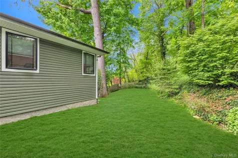 9 Winding Way Sea Cliff NY 11579