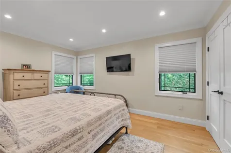 9 Winding Way Sea Cliff NY 11579