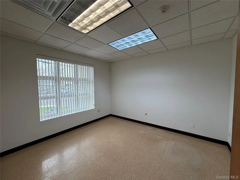 185 Old Country Road Riverhead NY 11901