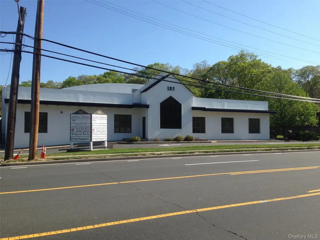 185 Old Country Road Riverhead NY 11901