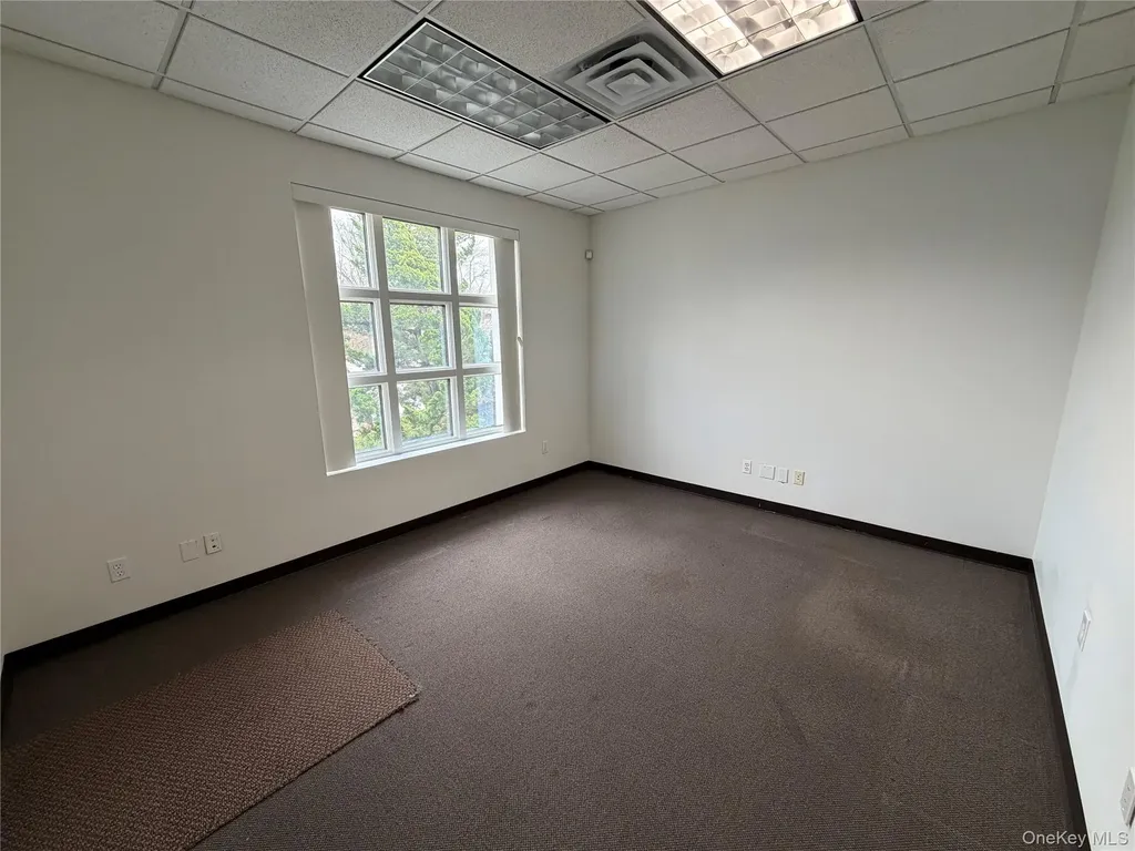 185 Old Country Road Riverhead NY 11901