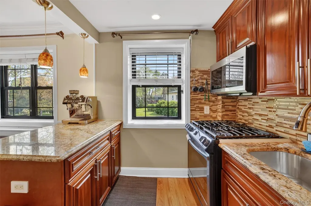 2 Field End Lane Eastchester NY 10709