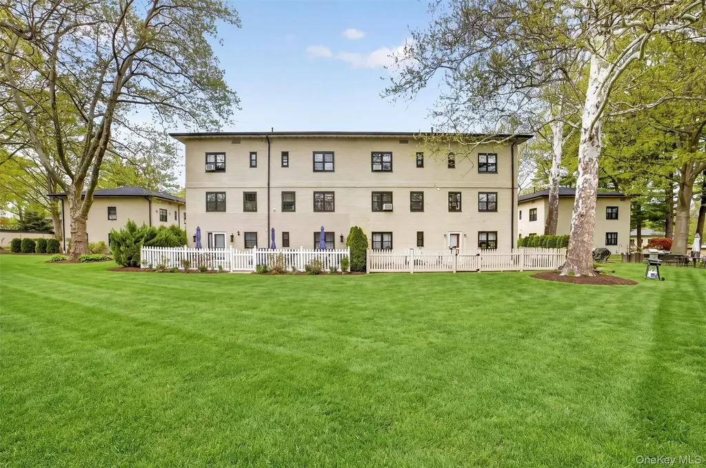 2 Field End Lane Eastchester NY 10709