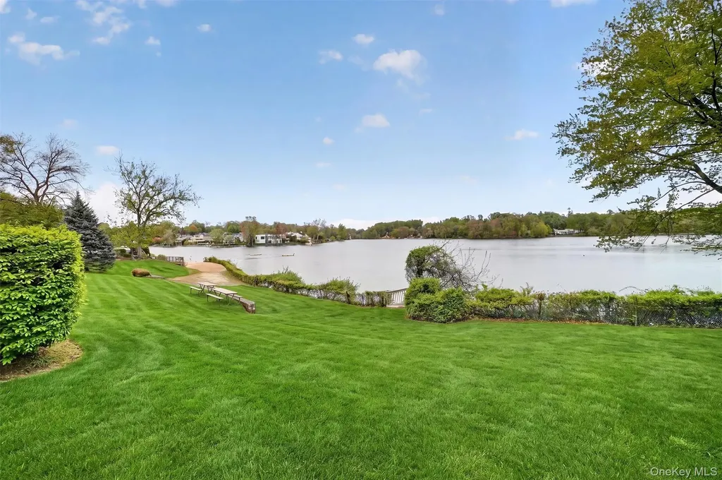 2 Field End Lane Eastchester NY 10709