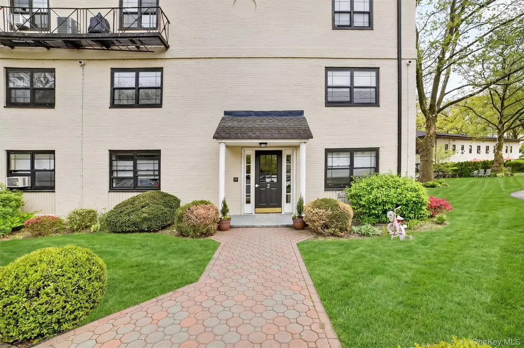 2 Field End Lane Eastchester NY 10709