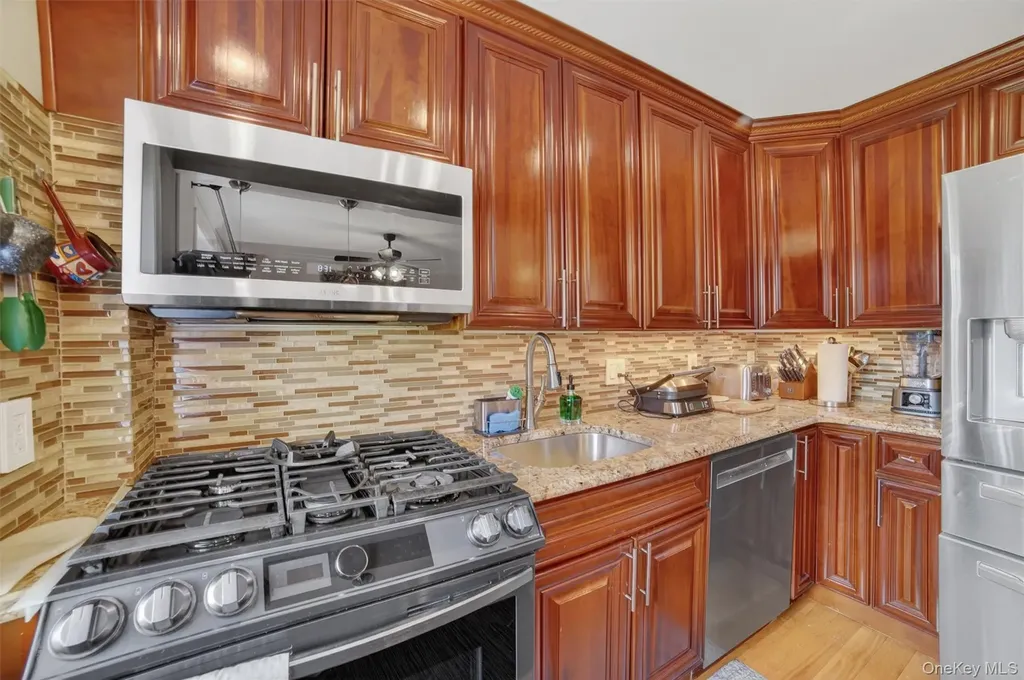 2 Field End Lane Eastchester NY 10709