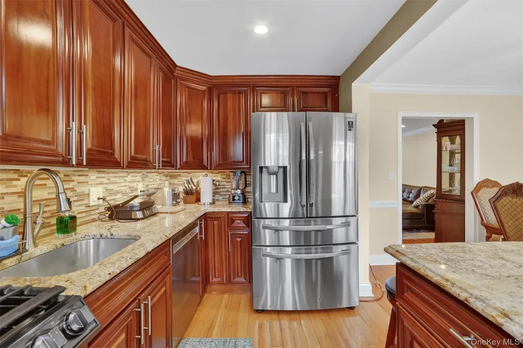 2 Field End Lane Eastchester NY 10709