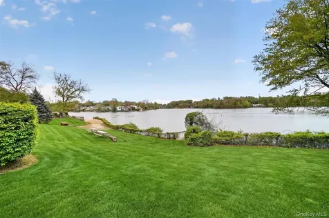 2 Field End Lane Eastchester NY 10709