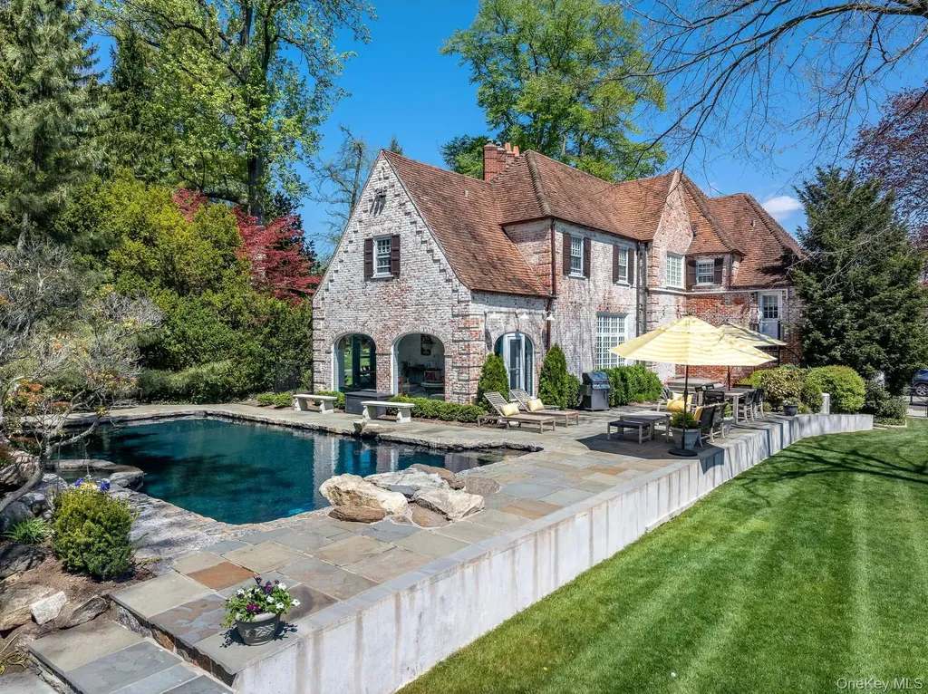 8 Rittenhouse Road Bronxville NY 10708