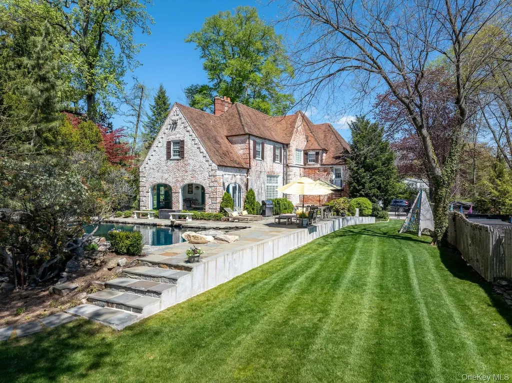8 Rittenhouse Road Bronxville NY 10708