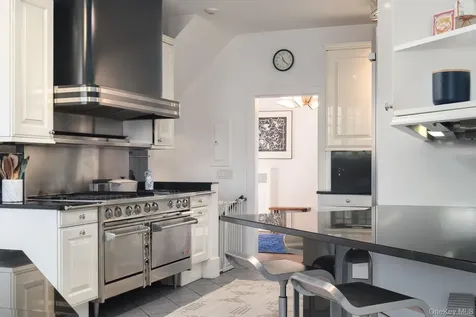 8 Rittenhouse Road Bronxville NY 10708