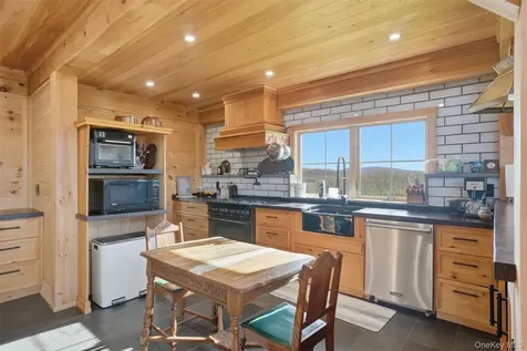 60 Palazzo Lane Highland NY 12528