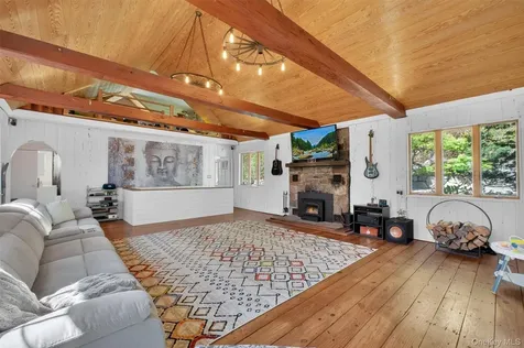 37 Ellen Avenue Mahopac NY 10541