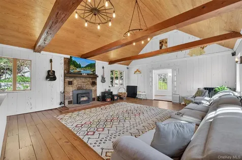37 Ellen Avenue Mahopac NY 10541