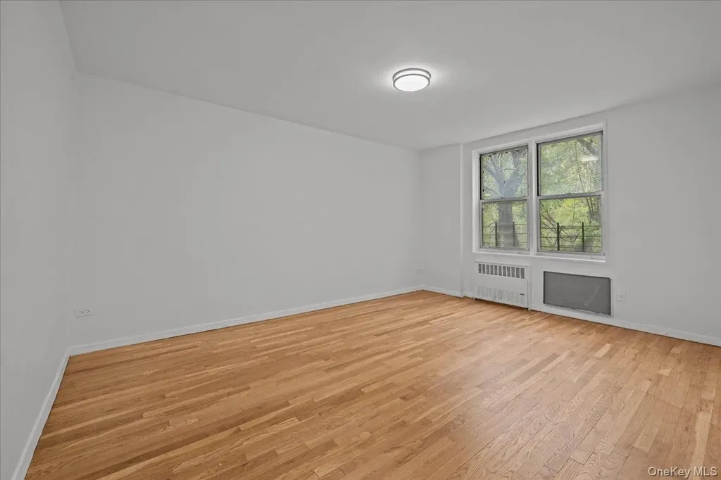 5425 Valles Avenue Bronx NY 10471