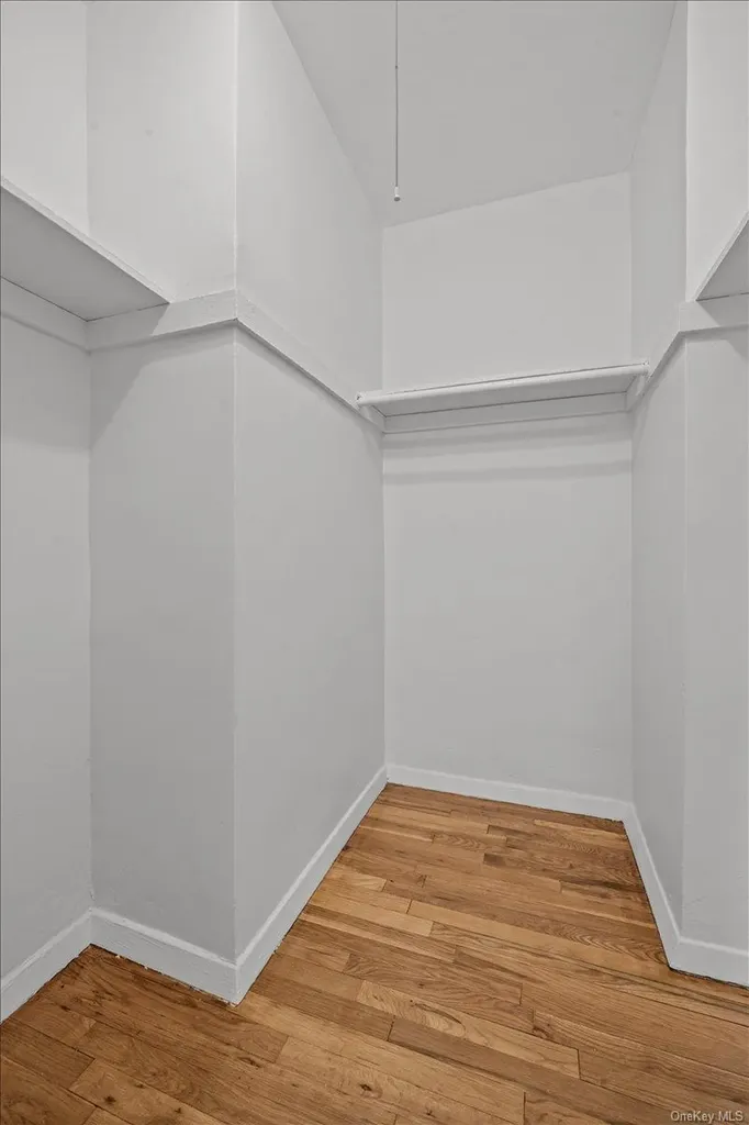5425 Valles Avenue Bronx NY 10471
