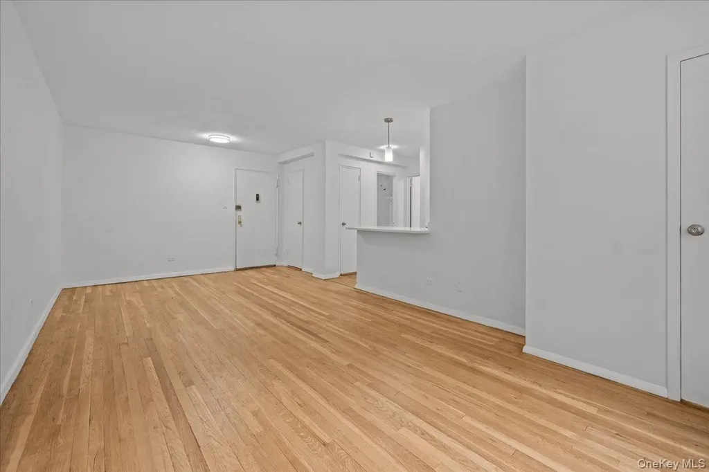 5425 Valles Avenue Bronx NY 10471