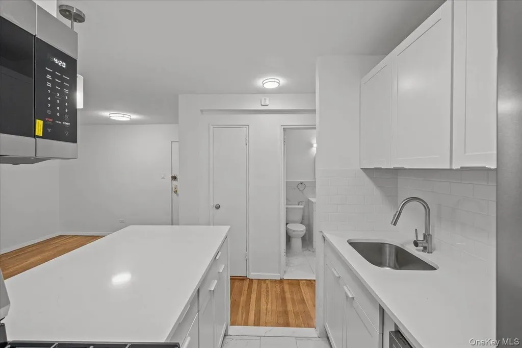 5425 Valles Avenue Bronx NY 10471