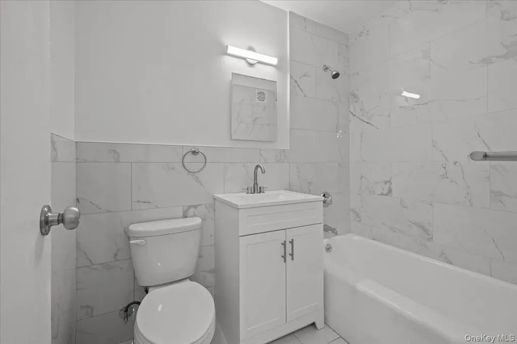 5425 Valles Avenue Bronx NY 10471