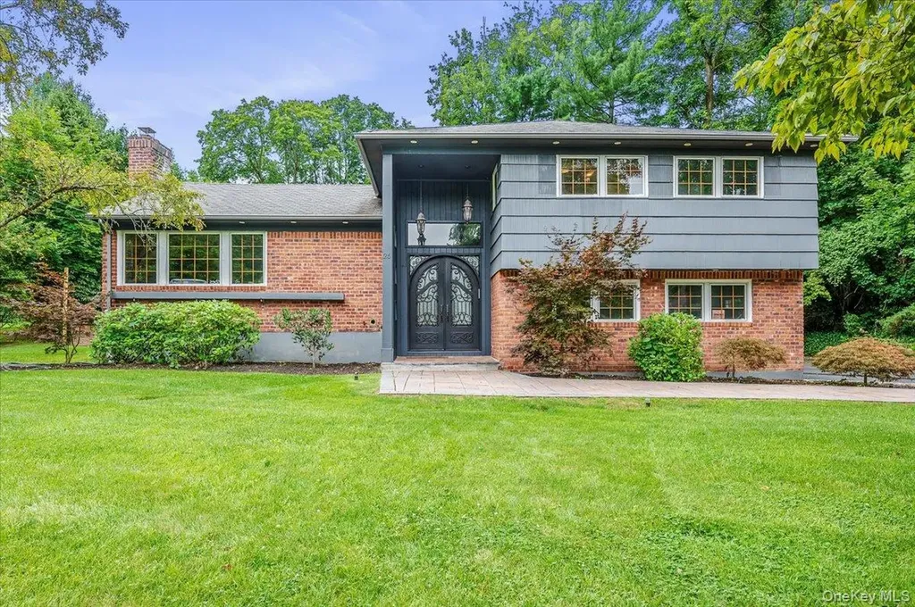 26 Red Brook Road Great Neck NY 11024
